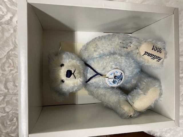 Steiff Teddybär mit Holzmond 2001 Steiff 670909 Teddybär mit